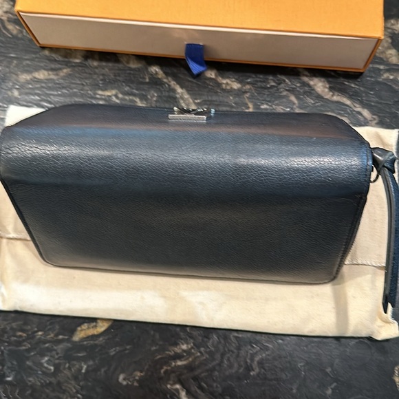 Louis Vuitton Wallet - Picture 7 of 7